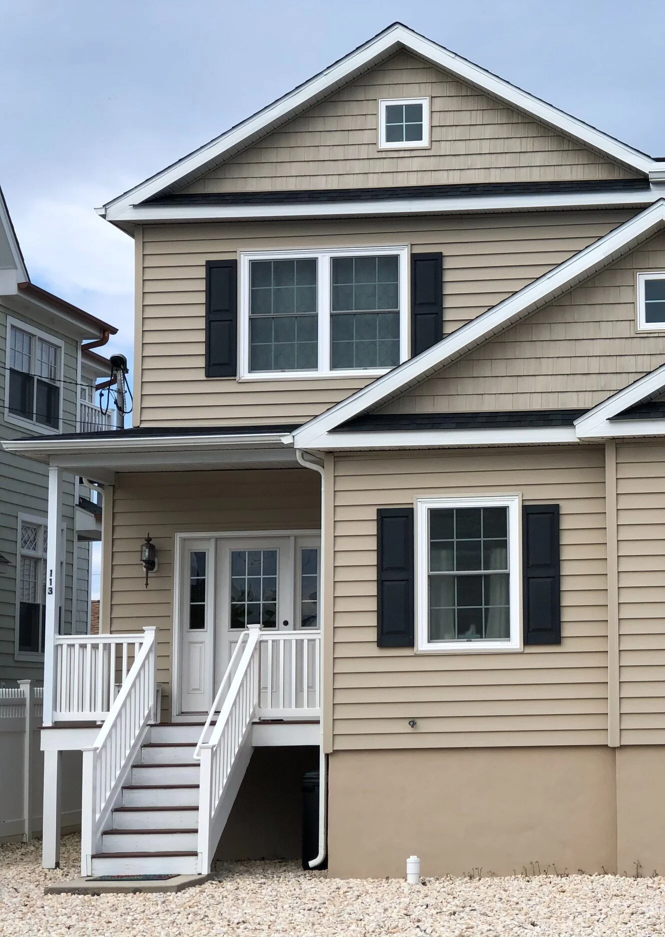 Both halves of 113 Virginia Ave from the street